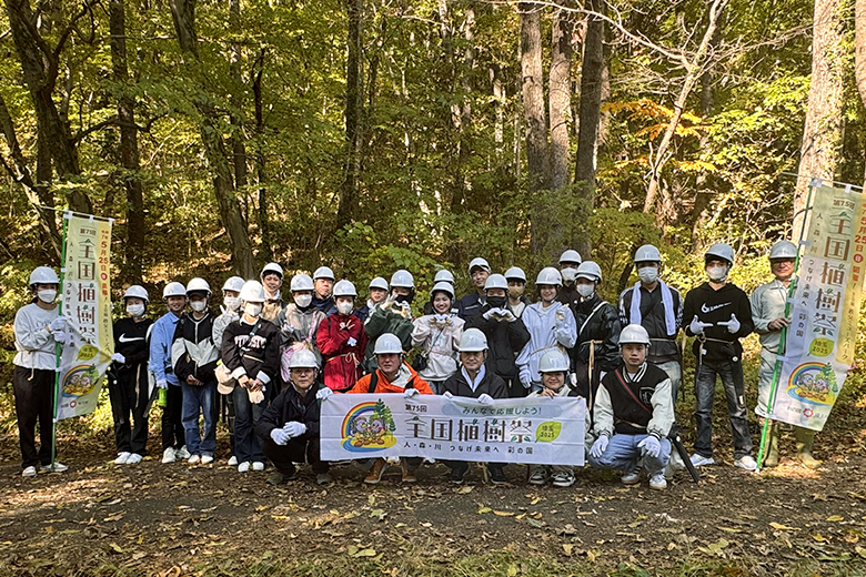 Group photo of participants at the Prima Meat Packers Forest Growing initiative