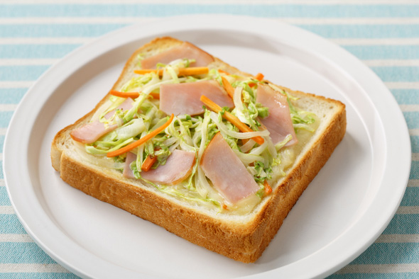 野菜たっぷり!ロースハムマリネのオープンサンド