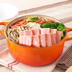 ベーコンときのこのトマト鍋