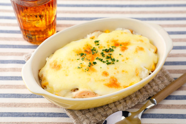 レンチンホワイトソースで簡単! サラダチキンのチーズドリア
