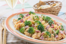 カルパスとブロッコリーのパスタサラダ