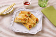 香薫ウインナーとアスパラチーズの揚げ餃子