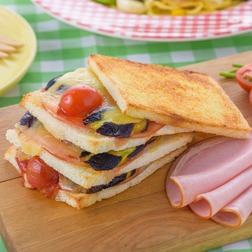 ナスとハムでラザニア風重ねホットサンド