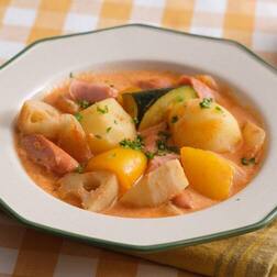 ごろごろ野菜とウインナーの豆乳トマトスープ