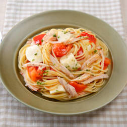レンジで！サラダチキンの和えるだけパスタ