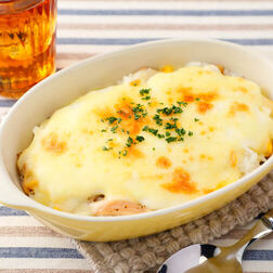 レンチンホワイトソースで簡単！ サラダチキンのチーズドリア