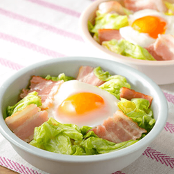 レンジで時短☆キャベツが入ったベーコンエッグ