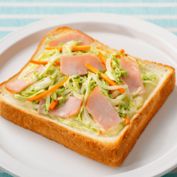 野菜たっぷり！ロースハムマリネのオープンサンド