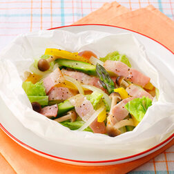 クッキングシートで野菜とベーコンのレンジ蒸し