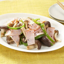 きのことハムの七味炒め