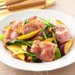 さつまいもと小松菜のベーコン炒め