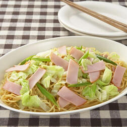 ハムとキャベツの塩焼きそば