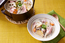 根菜たっぷり！和風クリームシチュー