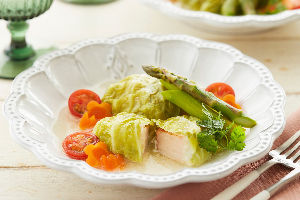レンジで簡単！サラダチキンスモークのロールキャベツ