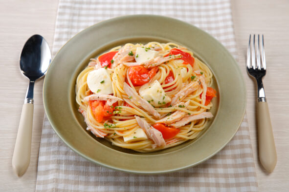 レンジで!サラダチキンの和えるだけパスタ