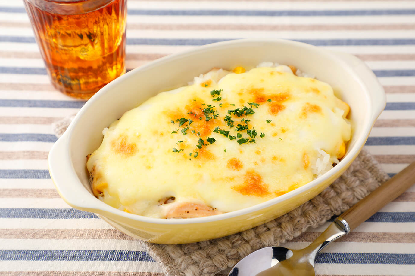 レンチンホワイトソースで簡単！ サラダチキンのチーズドリア