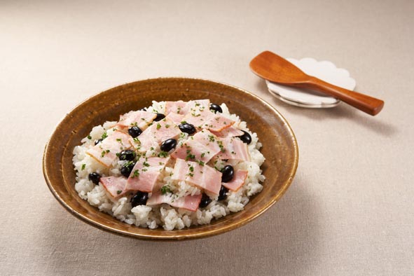 ベーコンと黒豆の混ぜご飯