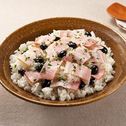 ベーコンと黒豆の混ぜご飯