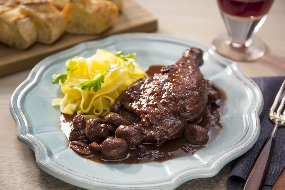 鶏肉の赤ワイン煮