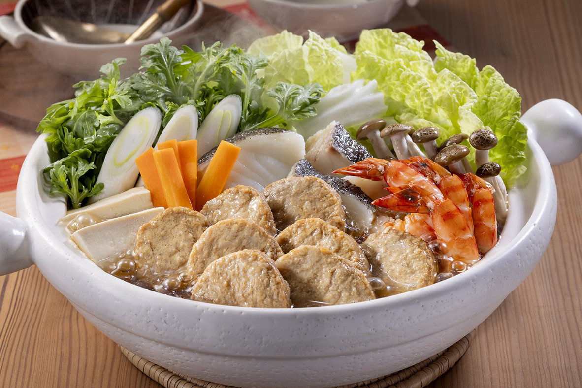 鶏肉で作ったさつま揚げ風の寄せ鍋