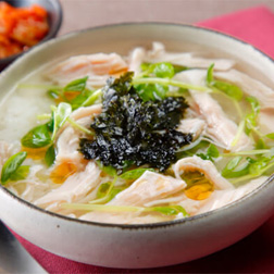 お湯をかけるだけ！サラダチキンのクッパ風