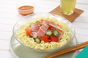 ベーコンとトマトのジャージャー麺